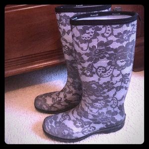 Rain boots ☔️